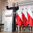 Kandydat na prezydenta Karol Nawrocki podczas oświadczenia dla mediów w Warszawie