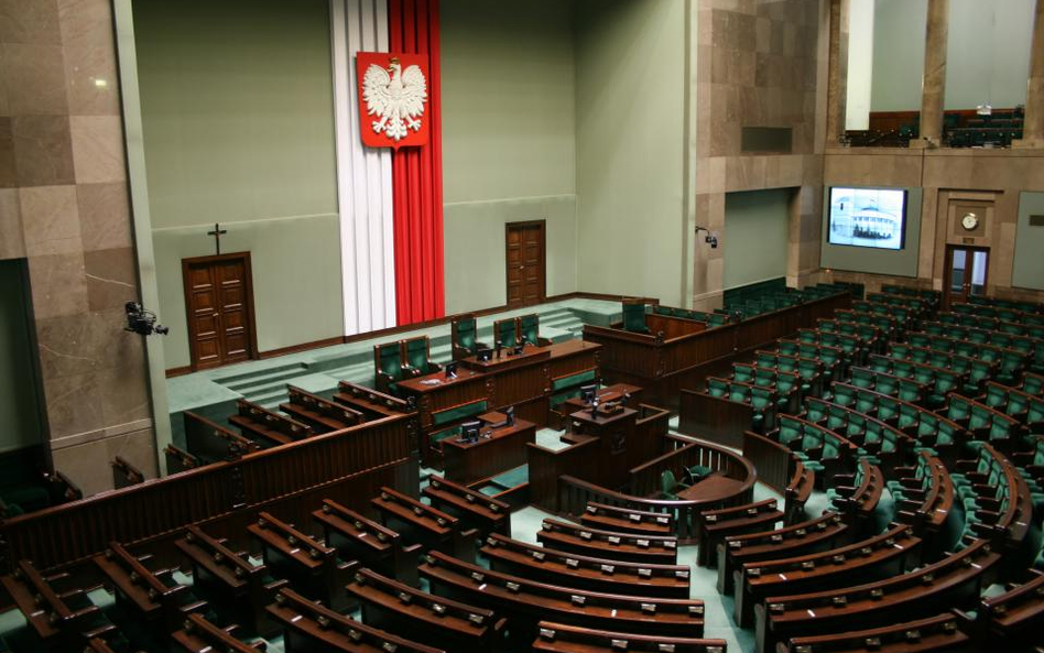 Zawieszenie posiedzenia Sejmu: posłowie dostaną pełne pensje