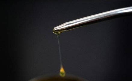 Kto manipuluje ceną ropy?