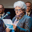 Reżyser „Śmierci Zygielbojma” Ryszard Brylski wygłasza oświadczenie podczas premiery 3 listopada w T