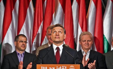 „Nadszedł czas!” to jedno z haseł Fideszu (na zdjęciu Viktor Orban w po wygranych wyborach w kwietni