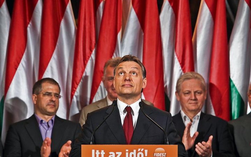 „Nadszedł czas!” to jedno z haseł Fideszu (na zdjęciu Viktor Orban w po wygranych wyborach w kwietni