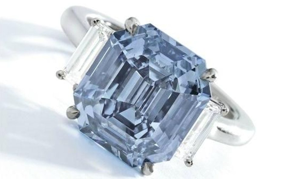 Niebieski diament (5.69 karatów) osadzony w pierścionku - 12 - 15 mln dolarów