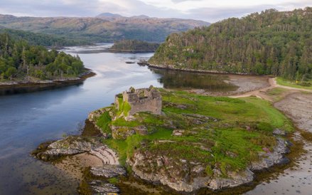 Eilean an Fheidh i zamek Castle Tioram