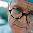 Chirurg Henry Marsh, bohater filmu „Angielski lekarz”, zrobi wszystko, by pomóc swoim pacjentom w Ki