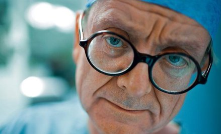 Chirurg Henry Marsh, bohater filmu „Angielski lekarz”, zrobi wszystko, by pomóc swoim pacjentom w Ki