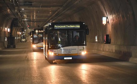 Pierwsze przejazdy techniczne w tunelu w Świnoujściu