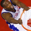 29-letni Brand dotychczas grał w Chicago Bulls (1999 – 2001) i Los Angeles Clippers (2001 – 2008)