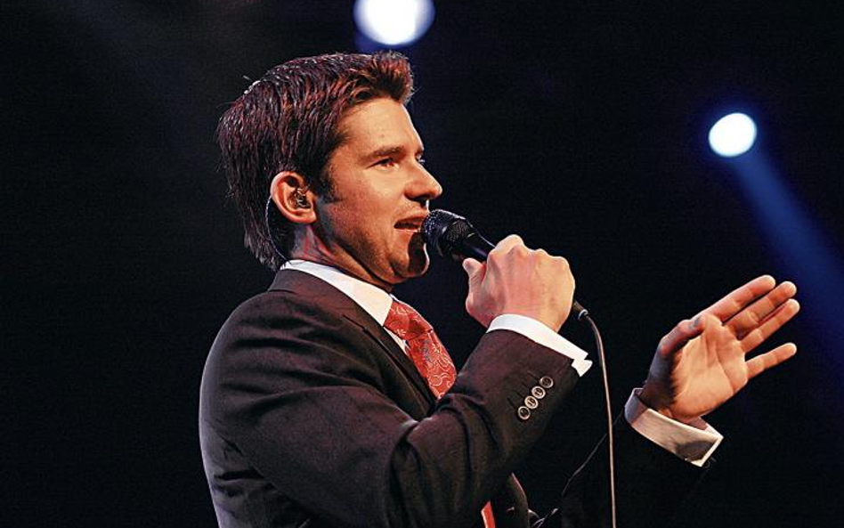 Matt Dusk przypomina Franka Sinatrę tembrem głosu i bezpośrednim zachowaniem na scenie