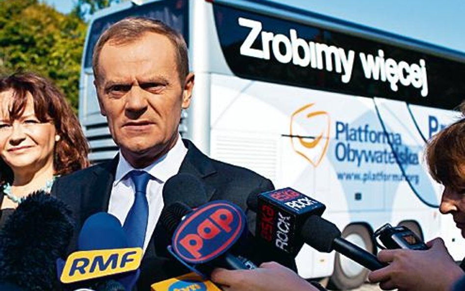 Briefing Donalda Tuska przed wyjazdem „tuskobusem” na Podlasie 24 września