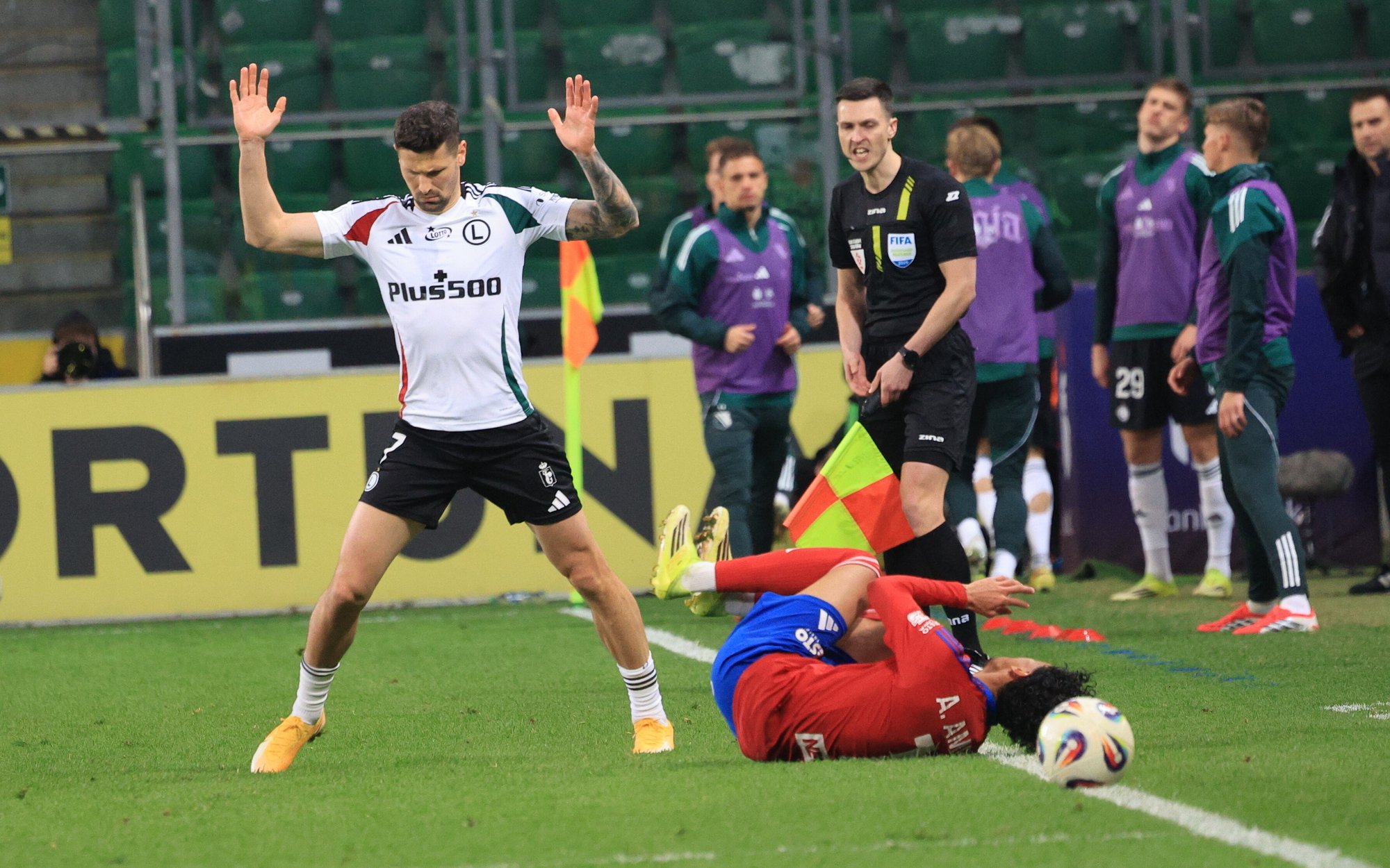 Ekstraklasa. Hit w Warszawie na remis, Legia dalej balansuje na krawędzi utrzymania