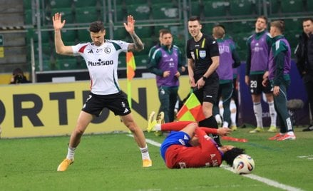 Legia Warszawa zremisowała u siebie z Rakowem 1:1 i uciekła ze strefy spadkowej.