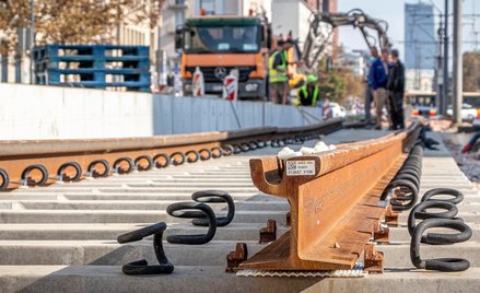 Na finiszu jest modernizacja torowiska w ciągu ul. Grójeckiej, którą w zeszłym roku intensywnie zajm