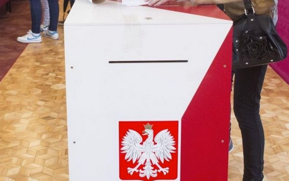 6 września – przeprowadzono referendum ogólnokrajowe i frekwencja wyniosła 7,80% w związku z czym je