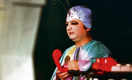 Bohdan Łazuka cierpi za tysiące w roli „przerysowanego” homoseksualisty. „Czterdziestolatek” okazał 