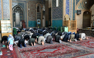 Francja: Nielegalna szkoła koraniczna w meczecie pod Paryżem