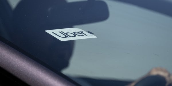 Uber instaluje kioski "Tap to Ride" na lotnisku Chopina w Warszawie