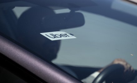 Po pilotażu w USA usługa robotaxówek ma być wdrażana stopniowo globalnie, by w ciągu sześciu lat obj