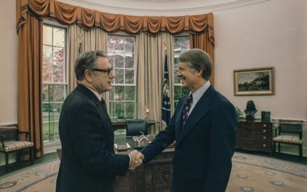 Wiceprezydent Nelson Rockefeller (z lewej) i prezydent Jimmy Carter