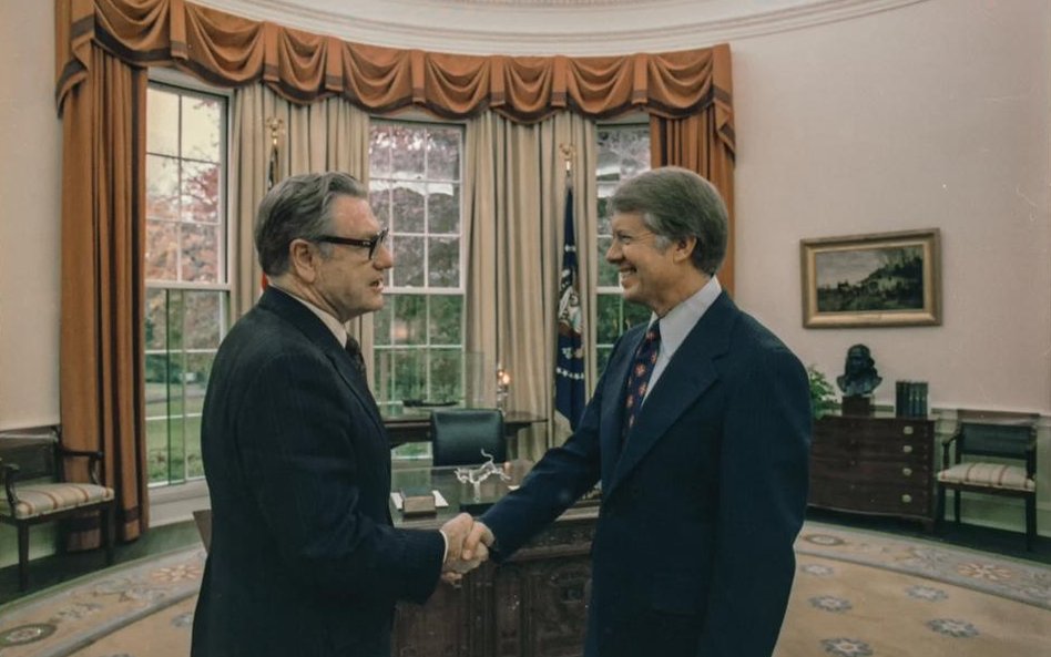 Wiceprezydent Nelson Rockefeller (z lewej) i prezydent Jimmy Carter