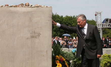 Były prezydent Aleksander Kwaśniewski w Jedwabnem