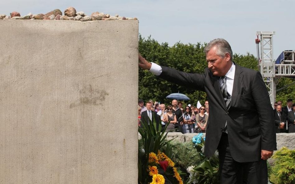 Były prezydent Aleksander Kwaśniewski w Jedwabnem