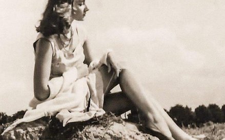 Halina Poświatowska (1935–1967) z powodu ciężkiej wady serca żyła głównie w szpitalach i sanatoriach