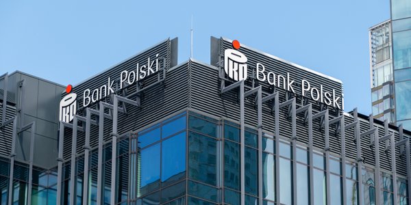 PKO BP czy Orlen? Która spółka jest warta więcej?