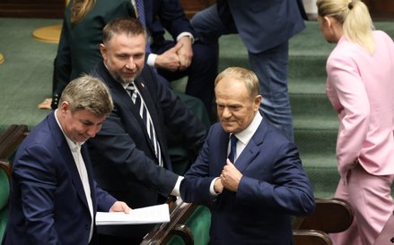 Jeśli Donald Tusk nie uporządkuje sytuacji w koalicji rządowej, zatopi ją Polska 2050