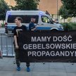 Zarzutom opozycji o sianie propagandy towarzyszyły te, że TVP przejada pieniądze, które można przezn