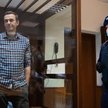 Aleksiej Nawalny w szklanej celi podczas rozprawy w sądzie rejonowym w Moskwie, 20 lutego 2021 r. Od