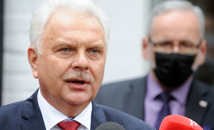 Wiceminister zdrowia: Dziś informujemy o 794 zgonach zakażonych