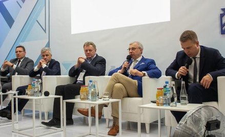 Zdaniem uczestników dyskusji połączenie obu koncernów jest odpowiedzią na globalne trendy na rynku r