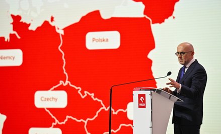 Prezes Orlenu Ireneusz Fąfara podczas konferencji w Warszawie