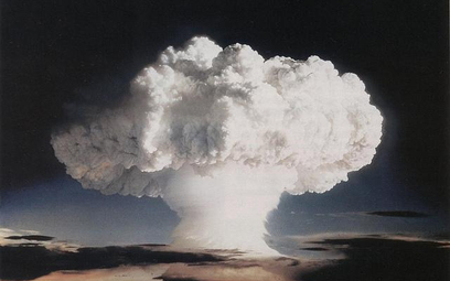 IS zapowiada zakup broni atomowej