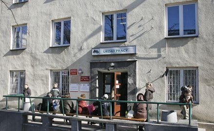 Bezrobocie rośnie mimo okresu prac sezonowych. Może dojść do 2 mln osób