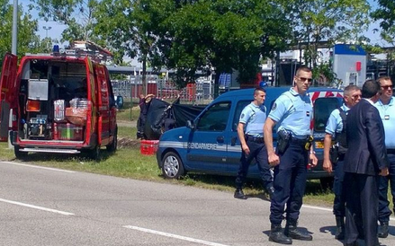 Miejsce: Saint-Quentin-Fallavier (Francja), Zabici:1, Jedna osoba zginęła, a co najmniej dwie został