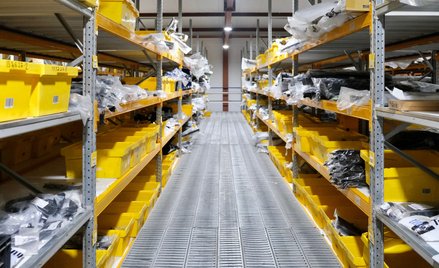 Coraz większe problemy mają nie tylko producenci aut, ale także dostawcy części i komponentów do ich