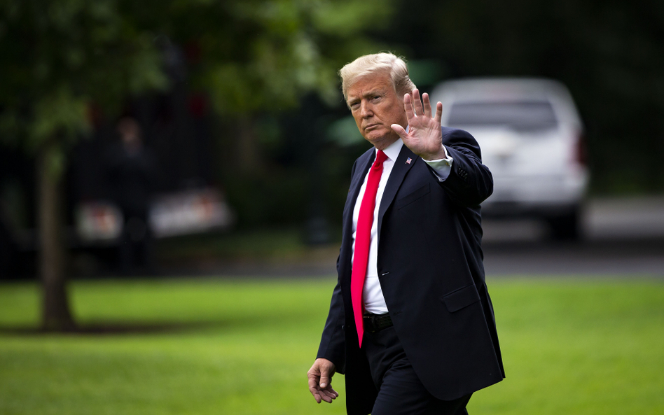 Trump uderza sankcjami, ropa tanieje
