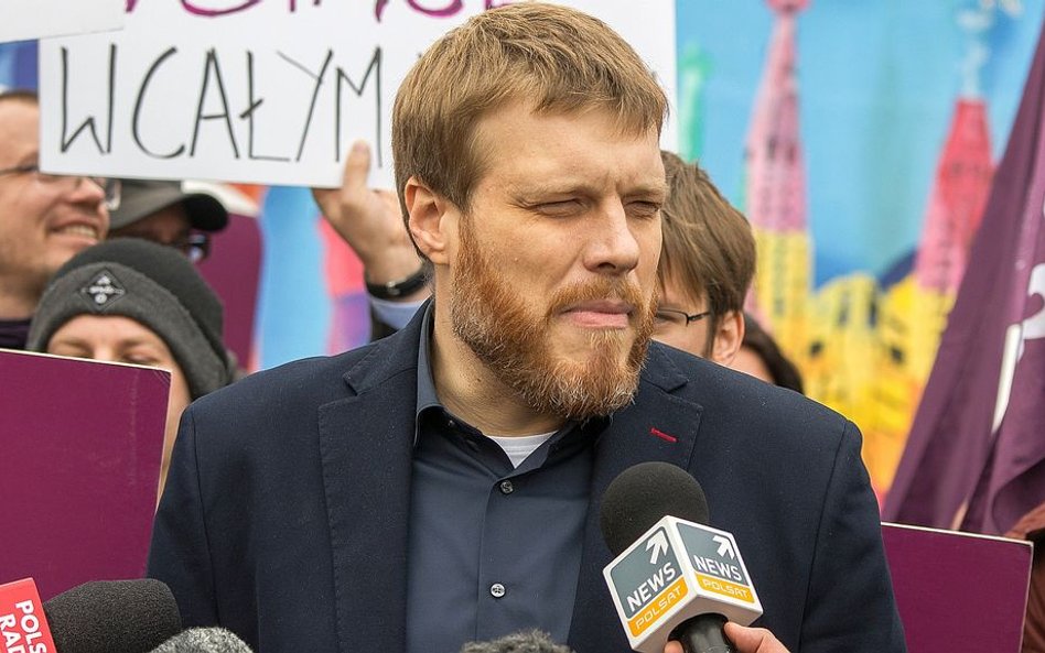Zandberg o publikacji wyroków TK: Nad Szydło wisi Trybunał Stanu