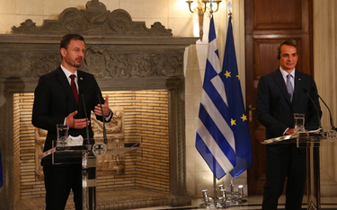Premierzy Grecji Kyriakos Mitsotakis (z prawej) i Słowacji Eduard Heger