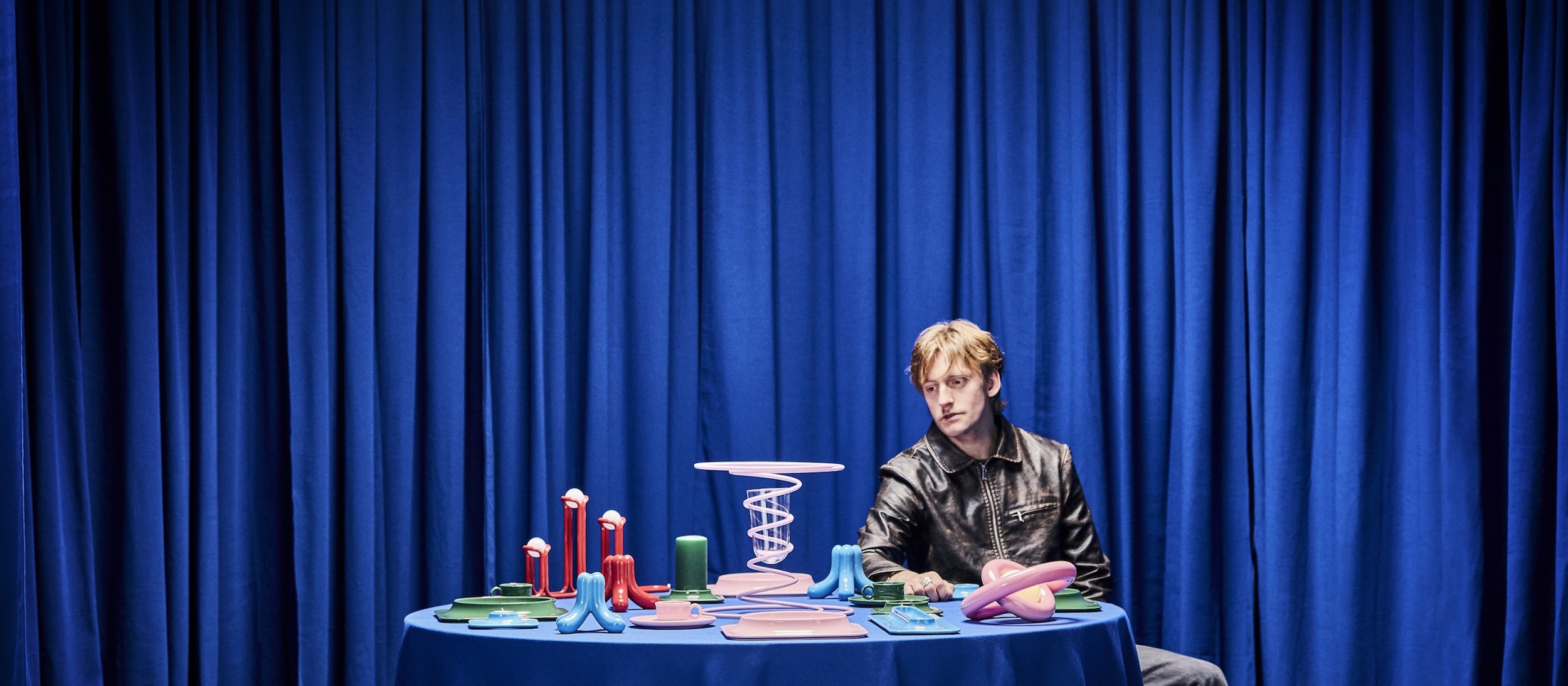 Młode pokolenie szaleje za jego projektami. 32-letni projektant podbija świat