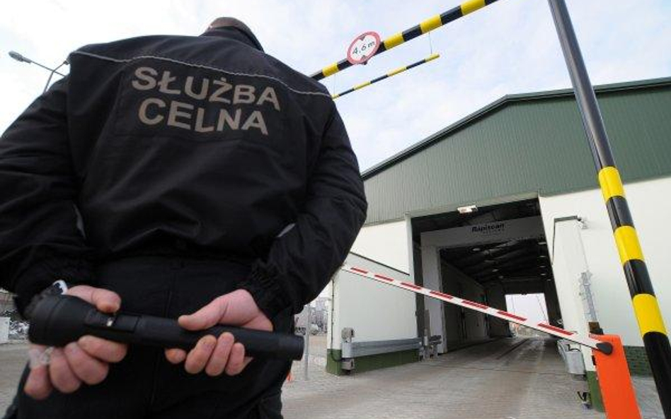 Celnicy z mniejszym ekwiwalentem