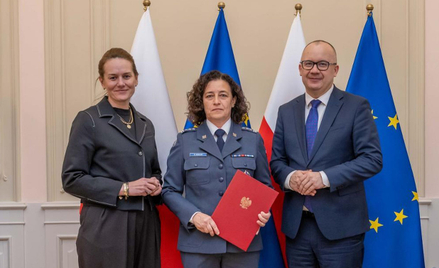 Od lewej wiceminister sprawiedliwości Maria Ejchart, nowa dyrektor generalna SW płk Renata Niziołek 