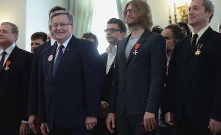 Bronisław Komorowski odznaczył m.in. pianistę Leszka Możdżera (obok prezydenta) i założyciela zespoł