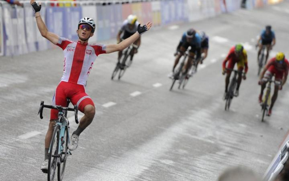 Michał Kwiatkowski zanim wjechał na metę, zdążył zamanifestować radość z mistrzowskiego tytułu