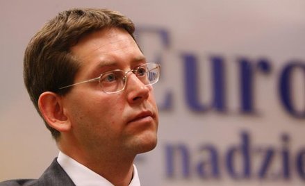 Dr Cezary Wójcik jest pracownikiem naukowym PAN i SGH. Był pracownikiem Europejskiego Banku Centraln