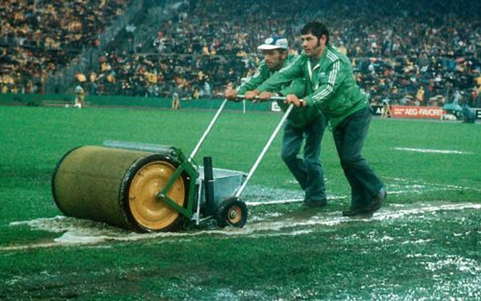 3 lipca 1974 r. mecz Polska – RFN został rozegrany na pływającym w wodzie Waldstadion we Frankurcie 