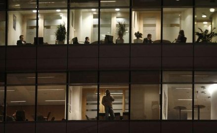 Na atmosferę w pracy zwraca uwagę niemal co trzeci z Polaków, a wśród tych w wieku 18–24 lata jest o