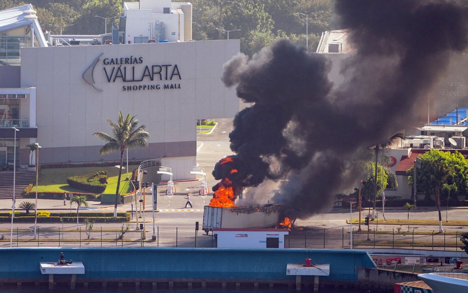 Zabójstwo „El Mencho” wywołało falę przemocy i blokad dróg w całym Meksyku